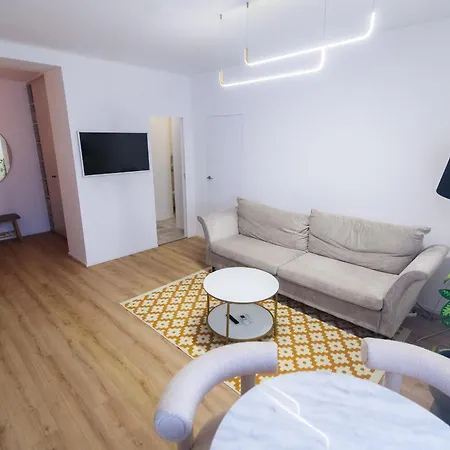 Milie Modern Chic Urban In Wider Centre Apartment